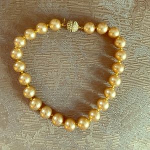 Kenneth Lane Gold pearls necklace